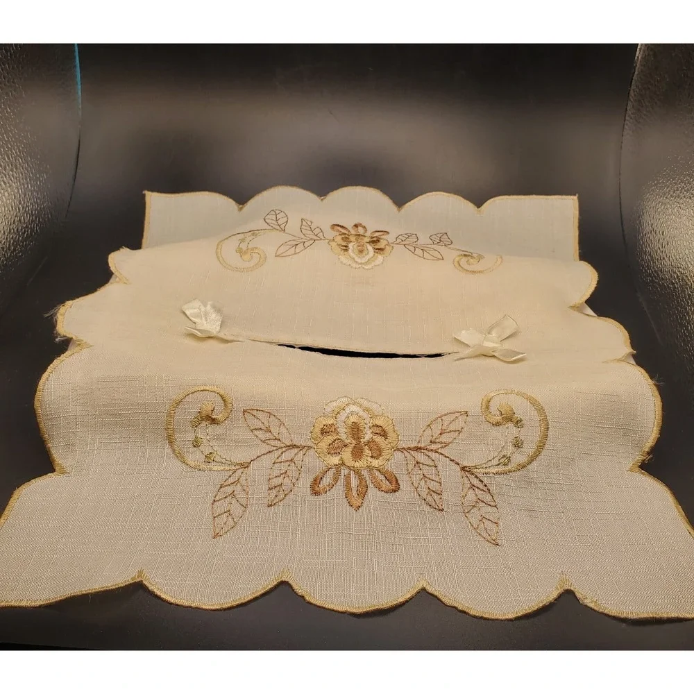Vintage Embroidered Linen Cloth Floral Tissue Box Cover With‎ Scalloped Edge
